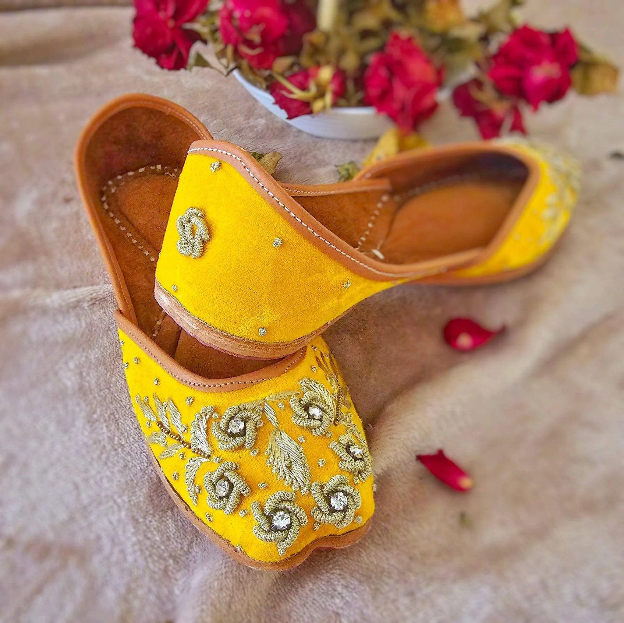 Radhika Yellow Gold Pearl Jutti