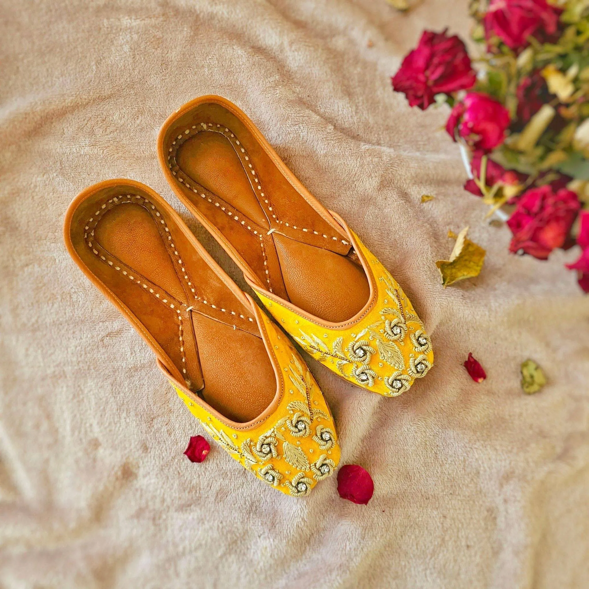 Radhika Yellow Gold Pearl Jutti