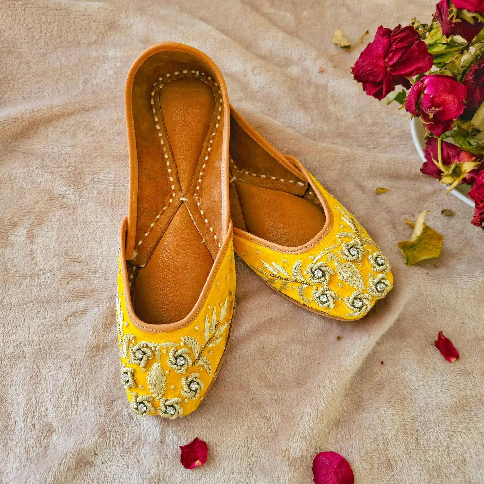 Radhika Yellow Gold Pearl Jutti
