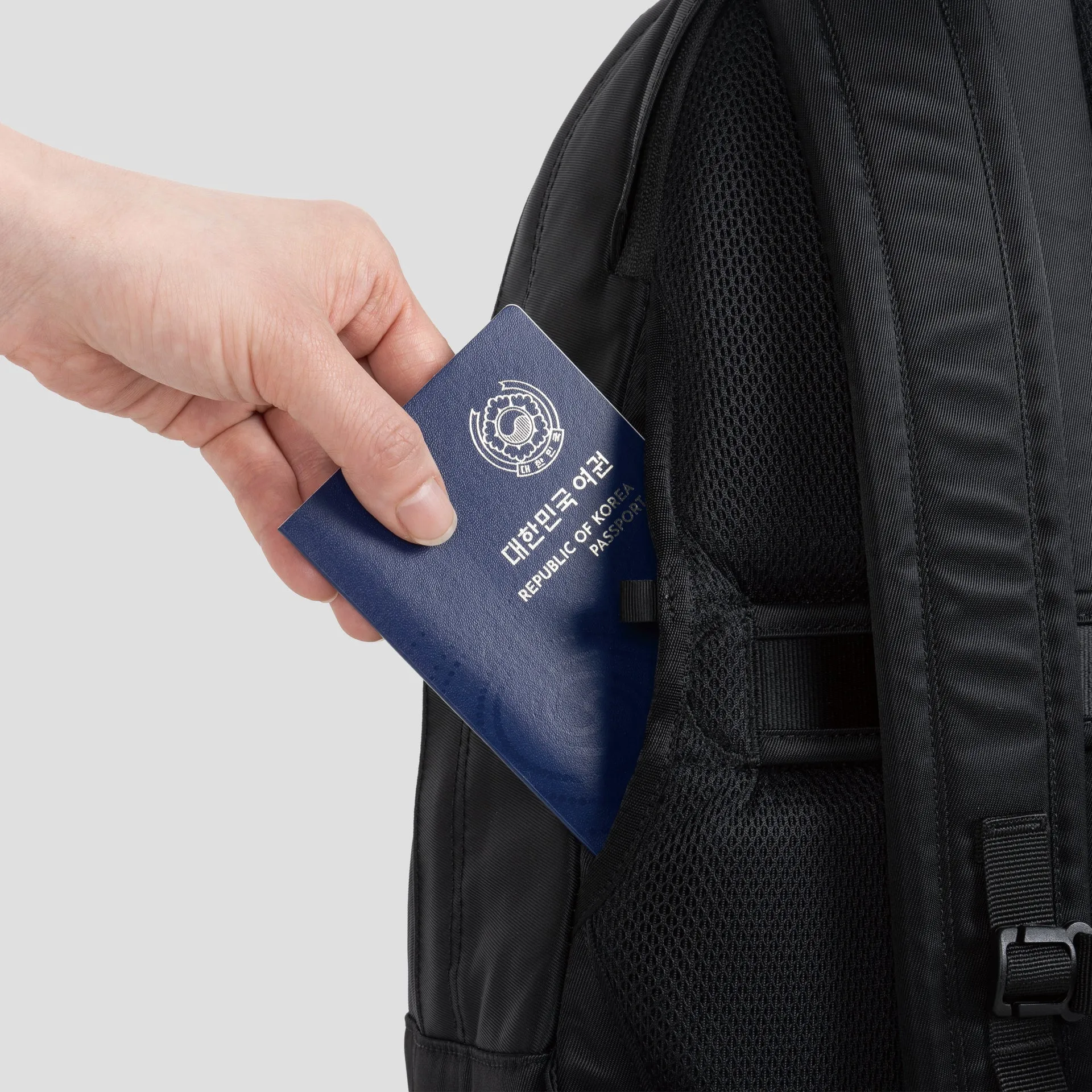 Staple Travel Daypack Black